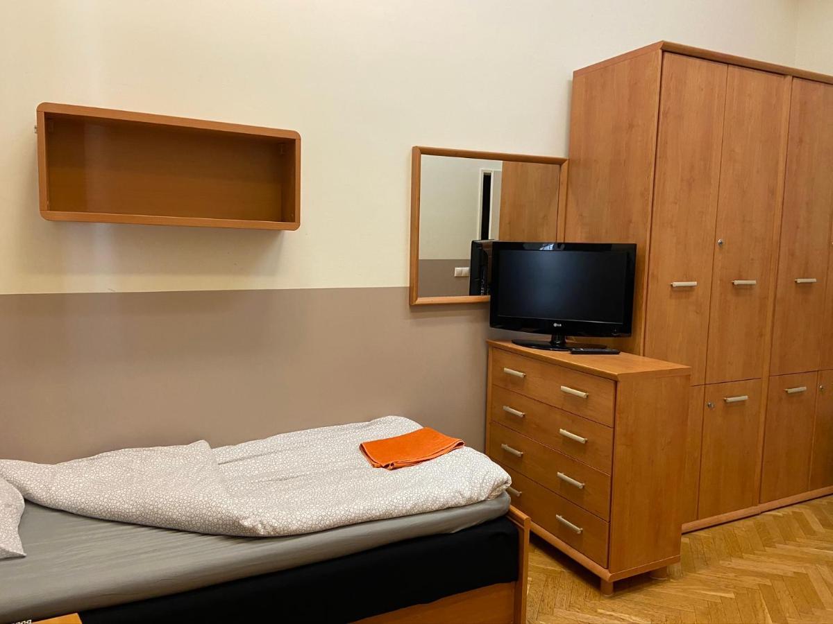 Guest Rest Studio Apartments — Photos 2
